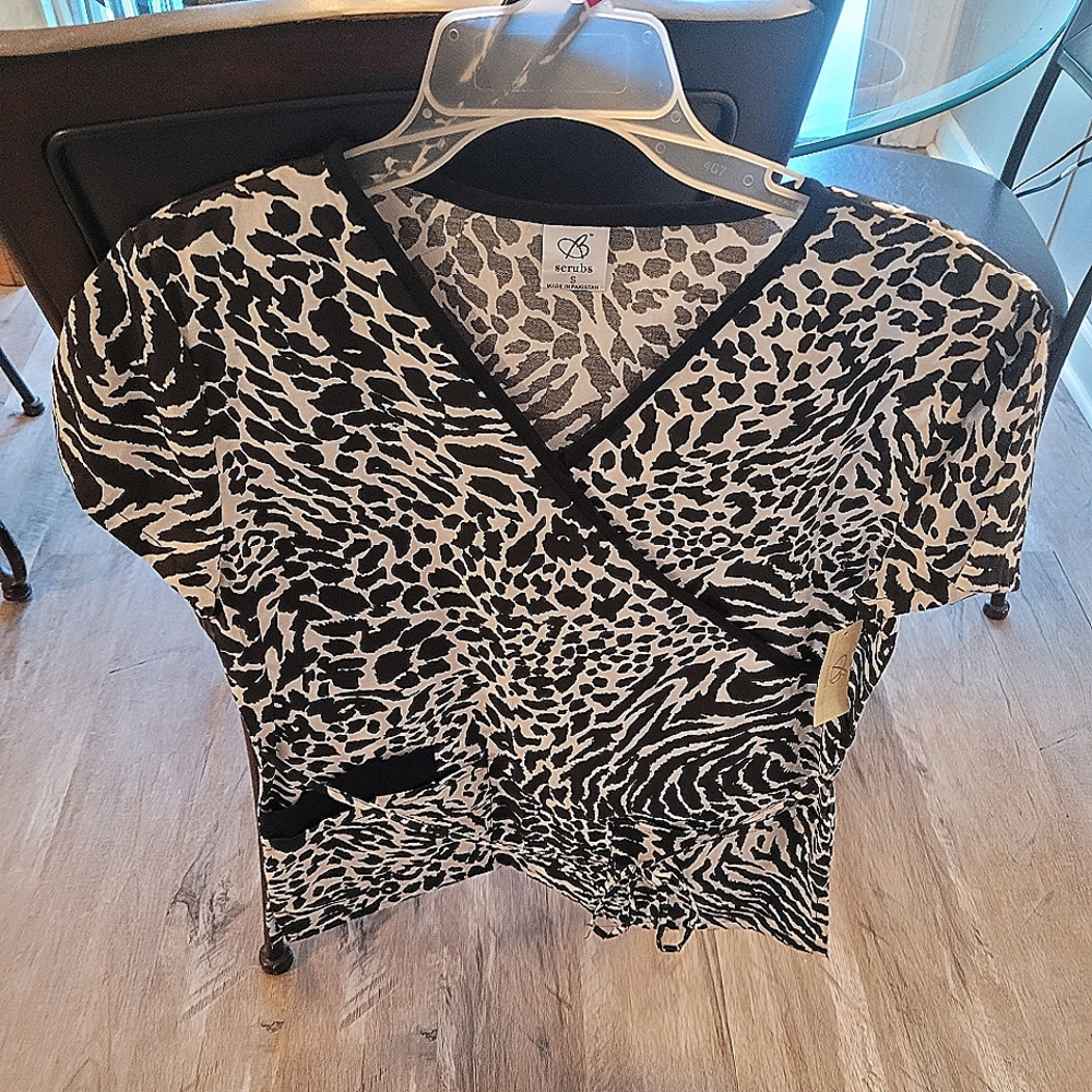 NEW Scrub top. I have many more. Bundle and save.Ships with orders of 2 or more.